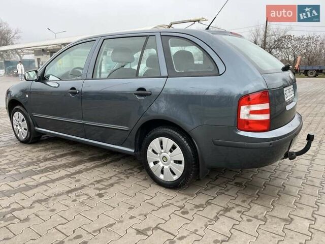 Серый Шкода Фабия, объемом двигателя 1.4 л и пробегом 266 тыс. км за 4750 $, фото 2 на Automoto.ua