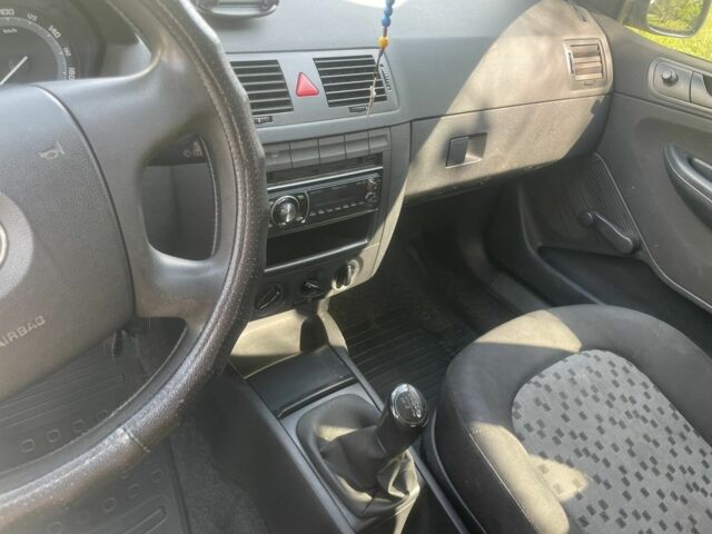 Серый Шкода Фабия, объемом двигателя 1.2 л и пробегом 171 тыс. км за 3500 $, фото 7 на Automoto.ua