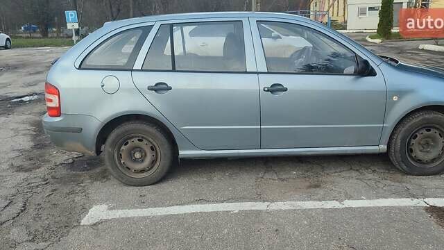 Серый Шкода Фабия, объемом двигателя 1.39 л и пробегом 222 тыс. км за 3500 $, фото 3 на Automoto.ua