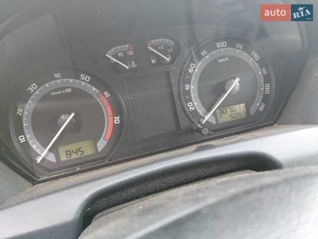 Серый Шкода Фабия, объемом двигателя 1.4 л и пробегом 307 тыс. км за 3700 $, фото 5 на Automoto.ua