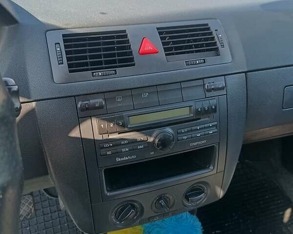 Сірий Шкода Фабія, об'ємом двигуна 1.39 л та пробігом 209 тис. км за 4600 $, фото 6 на Automoto.ua