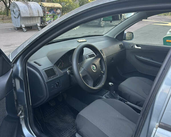 Сірий Шкода Фабія, об'ємом двигуна 1.39 л та пробігом 290 тис. км за 3500 $, фото 10 на Automoto.ua