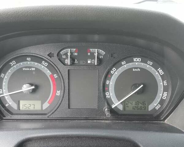 Серый Шкода Фабия, объемом двигателя 1.39 л и пробегом 241 тыс. км за 5000 $, фото 5 на Automoto.ua