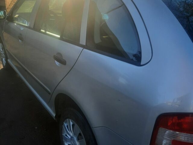 Серый Шкода Фабия, объемом двигателя 1.4 л и пробегом 290 тыс. км за 4000 $, фото 4 на Automoto.ua