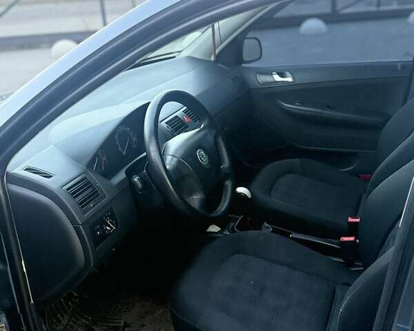 Шкода Фабия 2005 в Ивано-Франковске на Automoto.ua Серый Шкода Фабия, объемом двигателя 1.2 л и пробегом 198 тыс. км за 3100 $, фото 8 на Automoto.ua