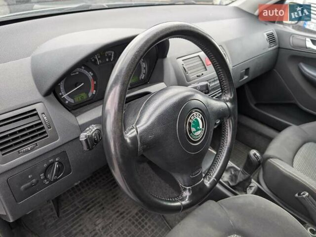 Шкода Фабия 2005 в Ровно на Automoto.ua Серый Шкода Фабия, объемом двигателя 1.39 л и пробегом 180 тыс. км за 3990 $, фото 27 на Automoto.ua