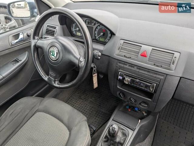 Шкода Фабия 2005 в Ровно на Automoto.ua Серый Шкода Фабия, объемом двигателя 1.39 л и пробегом 180 тыс. км за 3990 $, фото 39 на Automoto.ua