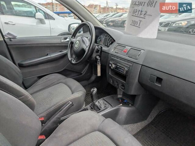 Шкода Фабия 2005 в Ровно на Automoto.ua Серый Шкода Фабия, объемом двигателя 1.39 л и пробегом 180 тыс. км за 3990 $, фото 38 на Automoto.ua