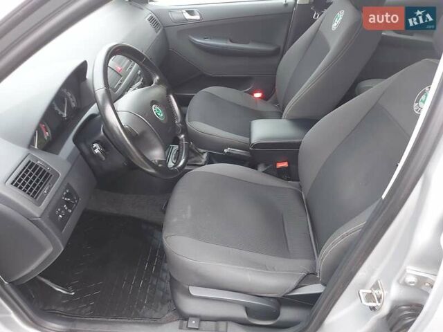 Серый Шкода Фабия, объемом двигателя 1.39 л и пробегом 100 тыс. км за 4700 $, фото 10 на Automoto.ua