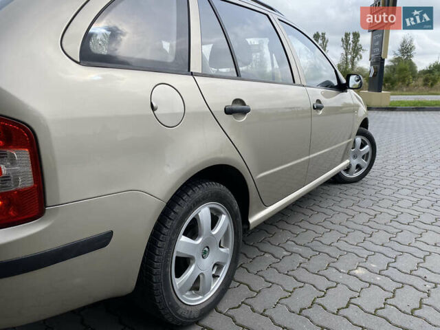 Сірий Шкода Фабія, об'ємом двигуна 1.39 л та пробігом 220 тис. км за 3900 $, фото 8 на Automoto.ua
