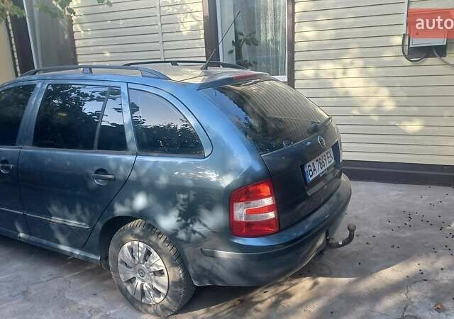 Серый Шкода Фабия, объемом двигателя 1.39 л и пробегом 300 тыс. км за 4100 $, фото 2 на Automoto.ua