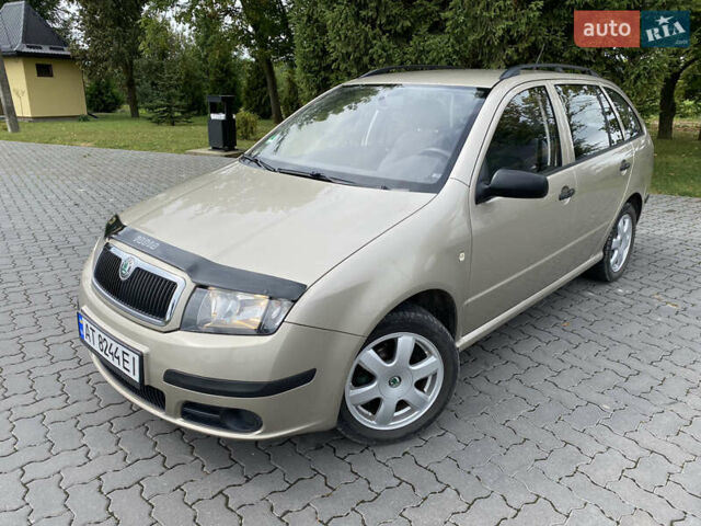 Сірий Шкода Фабія, об'ємом двигуна 1.39 л та пробігом 220 тис. км за 3900 $, фото 1 на Automoto.ua