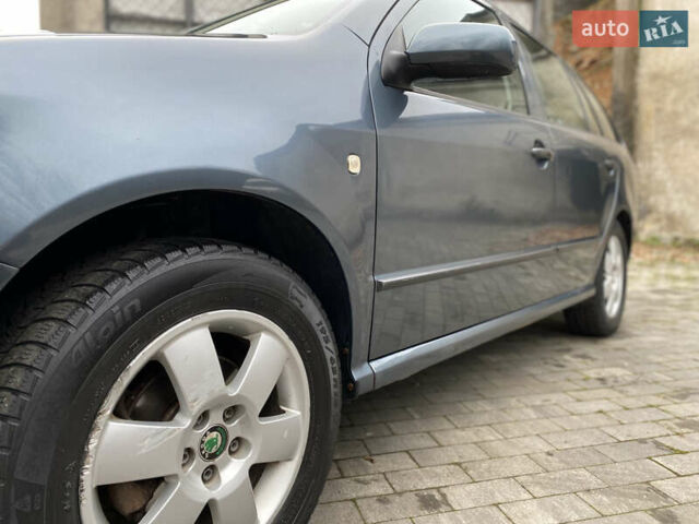 Серый Шкода Фабия, объемом двигателя 1.4 л и пробегом 258 тыс. км за 3950 $, фото 4 на Automoto.ua