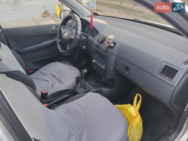 Серый Шкода Фабия, объемом двигателя 1.4 л и пробегом 307 тыс. км за 3700 $, фото 2 на Automoto.ua