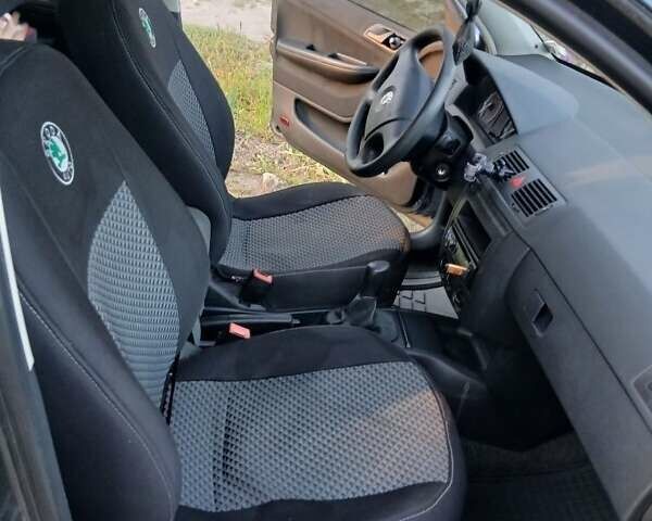 Сірий Шкода Фабія, об'ємом двигуна 1.2 л та пробігом 444 тис. км за 2500 $, фото 7 на Automoto.ua
