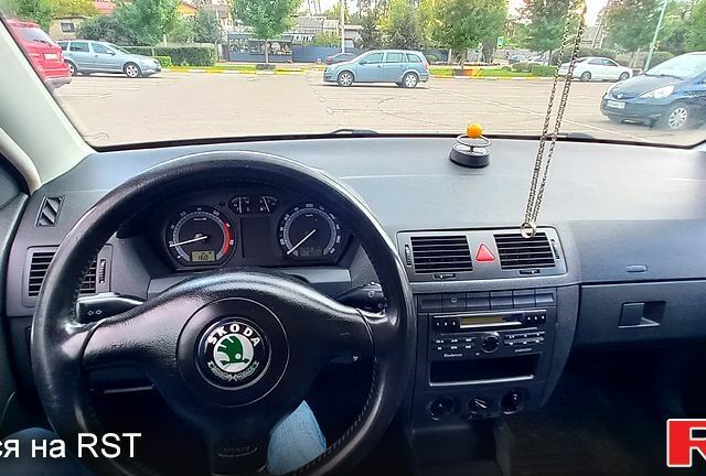 Серый Шкода Фабия, объемом двигателя 1.4 л и пробегом 270 тыс. км за 3999 $, фото 4 на Automoto.ua
