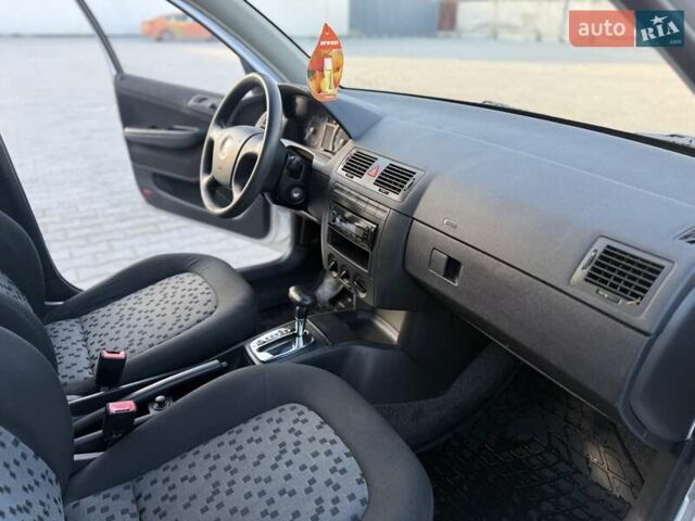 Серый Шкода Фабия, объемом двигателя 1.39 л и пробегом 165 тыс. км за 3950 $, фото 22 на Automoto.ua