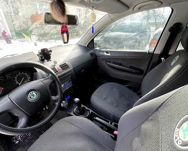 Сірий Шкода Фабія, об'ємом двигуна 1.39 л та пробігом 345 тис. км за 3900 $, фото 10 на Automoto.ua