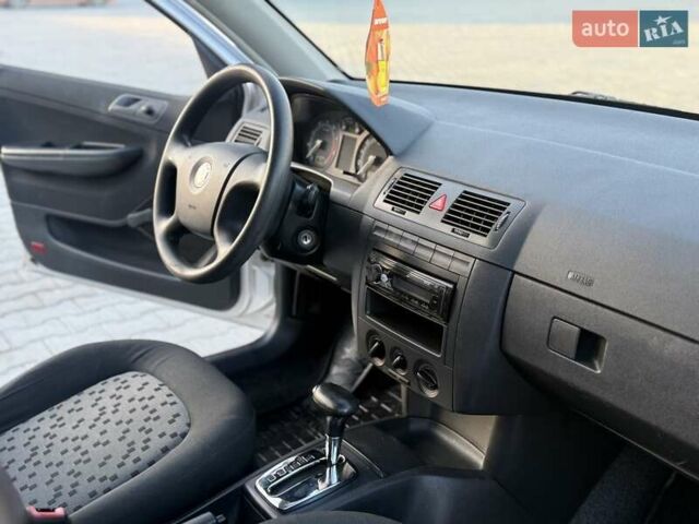 Сірий Шкода Фабія, об'ємом двигуна 1.39 л та пробігом 164 тис. км за 3999 $, фото 21 на Automoto.ua