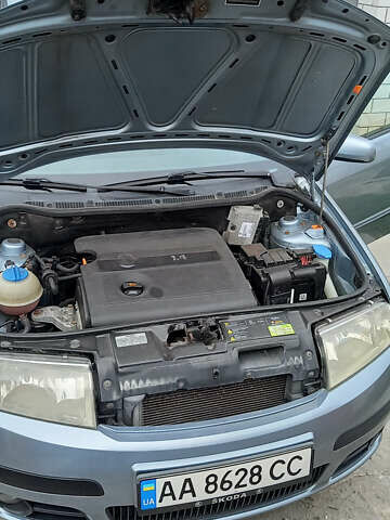 Серый Шкода Фабия, объемом двигателя 1.39 л и пробегом 157 тыс. км за 4900 $, фото 5 на Automoto.ua