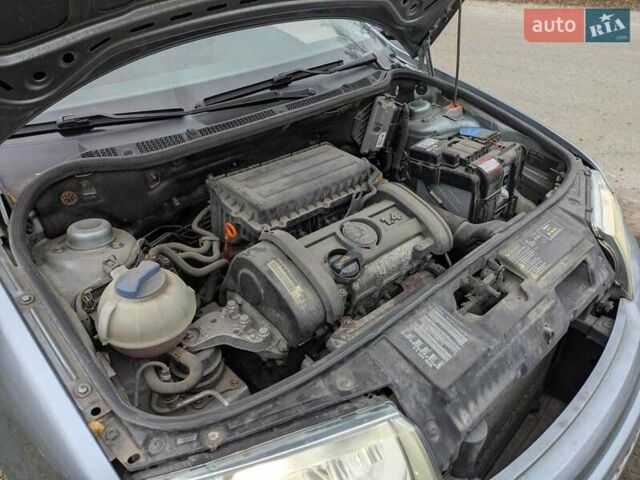 Серый Шкода Фабия, объемом двигателя 1.39 л и пробегом 230 тыс. км за 5000 $, фото 22 на Automoto.ua