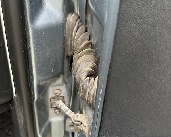 Серый Шкода Фабия, объемом двигателя 1.39 л и пробегом 196 тыс. км за 3900 $, фото 16 на Automoto.ua