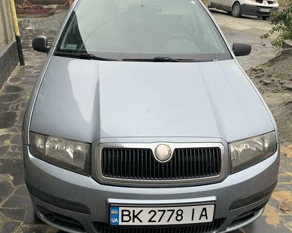 Сірий Шкода Фабія, об'ємом двигуна 1.4 л та пробігом 310 тис. км за 4100 $, фото 1 на Automoto.ua
