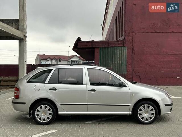 Серый Шкода Фабия, объемом двигателя 1.39 л и пробегом 164 тыс. км за 4299 $, фото 17 на Automoto.ua