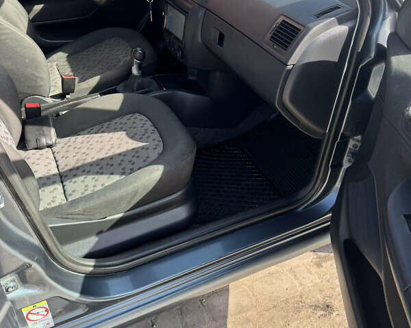 Сірий Шкода Фабія, об'ємом двигуна 1.2 л та пробігом 267 тис. км за 3600 $, фото 15 на Automoto.ua