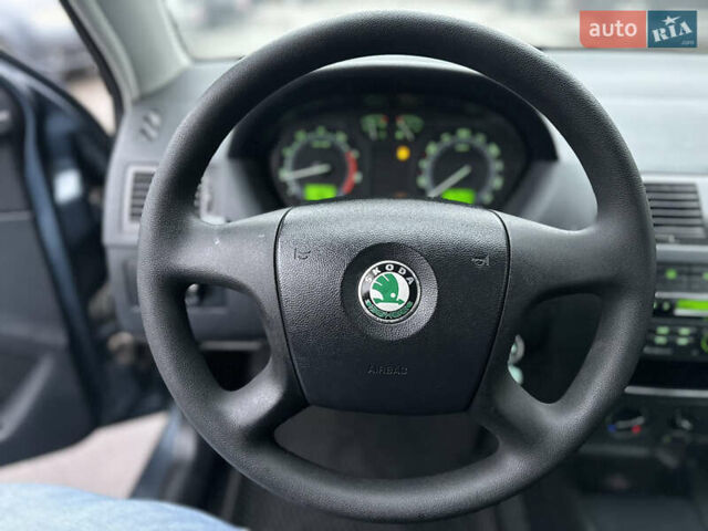 Серый Шкода Фабия, объемом двигателя 1.4 л и пробегом 215 тыс. км за 4500 $, фото 11 на Automoto.ua