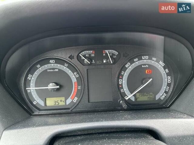 Серый Шкода Фабия, объемом двигателя 1.39 л и пробегом 196 тыс. км за 3900 $, фото 12 на Automoto.ua