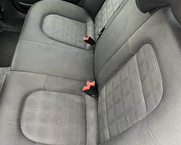 Сірий Шкода Фабія, об'ємом двигуна 1.4 л та пробігом 160 тис. км за 4550 $, фото 15 на Automoto.ua