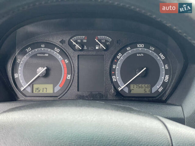 Серый Шкода Фабия, объемом двигателя 1.2 л и пробегом 175 тыс. км за 2800 $, фото 24 на Automoto.ua
