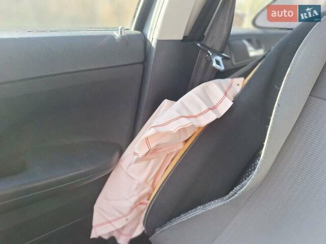 Сірий Шкода Фабія, об'ємом двигуна 1.4 л та пробігом 215 тис. км за 2800 $, фото 11 на Automoto.ua