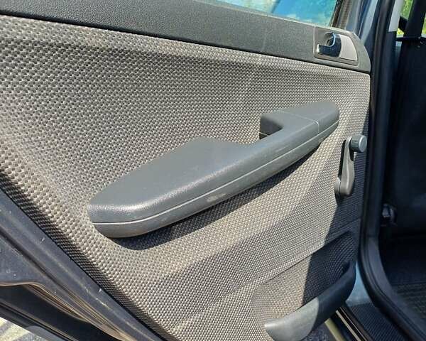 Серый Шкода Фабия, объемом двигателя 1.39 л и пробегом 261 тыс. км за 3999 $, фото 1 на Automoto.ua