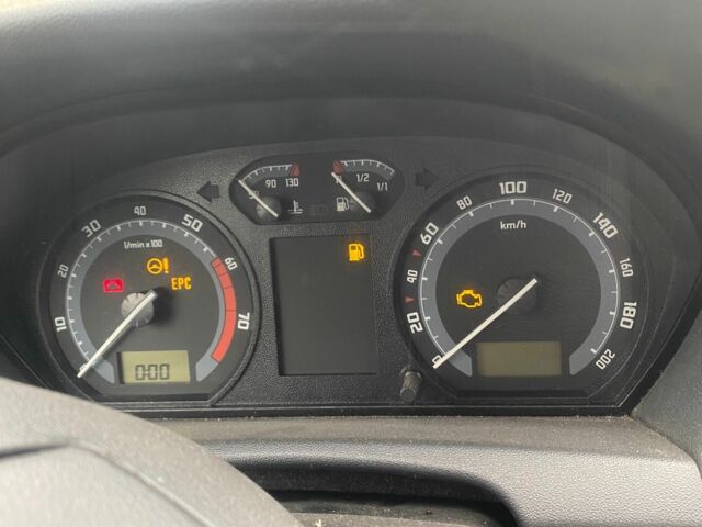 Сірий Шкода Фабія, об'ємом двигуна 1.4 л та пробігом 252 тис. км за 1300 $, фото 8 на Automoto.ua