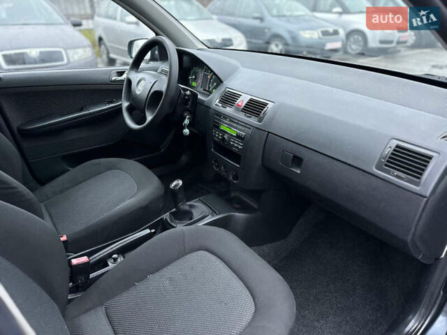 Серый Шкода Фабия, объемом двигателя 1.4 л и пробегом 215 тыс. км за 4500 $, фото 18 на Automoto.ua
