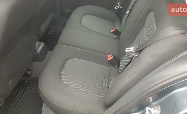 Серый Шкода Фабия, объемом двигателя 1.39 л и пробегом 155 тыс. км за 4650 $, фото 7 на Automoto.ua