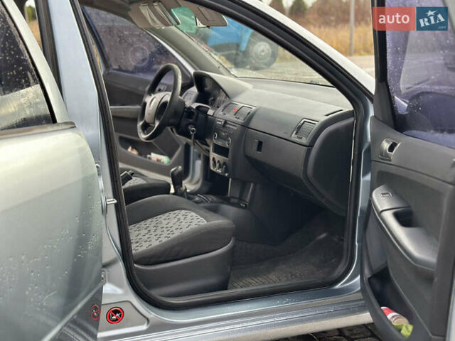 Серый Шкода Фабия, объемом двигателя 1.4 л и пробегом 270 тыс. км за 2550 $, фото 6 на Automoto.ua