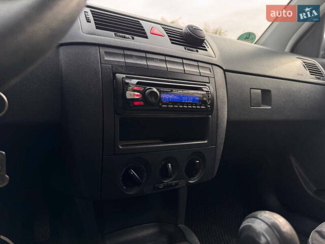 Серый Шкода Фабия, объемом двигателя 1.39 л и пробегом 220 тыс. км за 4200 $, фото 14 на Automoto.ua