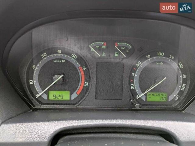 Серый Шкода Фабия, объемом двигателя 1.39 л и пробегом 230 тыс. км за 5000 $, фото 5 на Automoto.ua