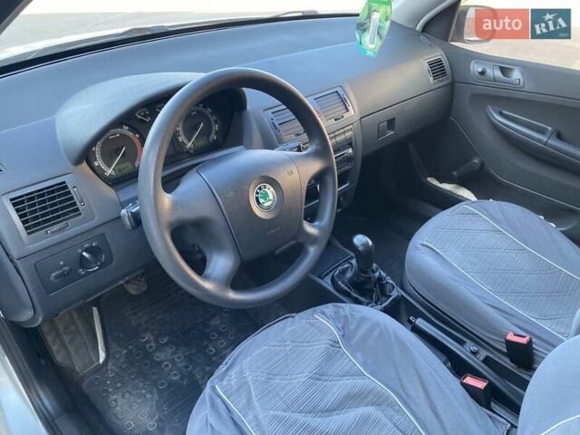 Сірий Шкода Фабія, об'ємом двигуна 1.2 л та пробігом 180 тис. км за 3300 $, фото 7 на Automoto.ua