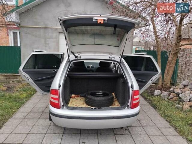 Серый Шкода Фабия, объемом двигателя 1.39 л и пробегом 229 тыс. км за 4500 $, фото 8 на Automoto.ua