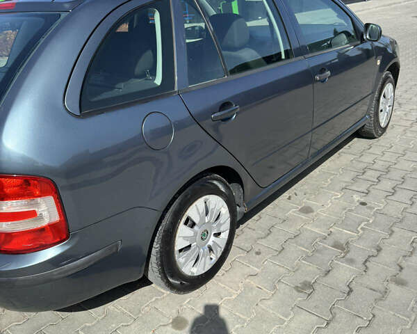 Сірий Шкода Фабія, об'ємом двигуна 1.2 л та пробігом 267 тис. км за 3600 $, фото 2 на Automoto.ua