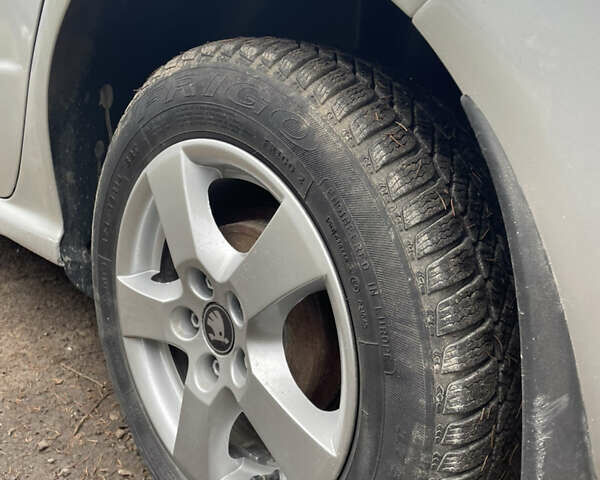 Серый Шкода Фабия, объемом двигателя 1.2 л и пробегом 175 тыс. км за 2800 $, фото 36 на Automoto.ua