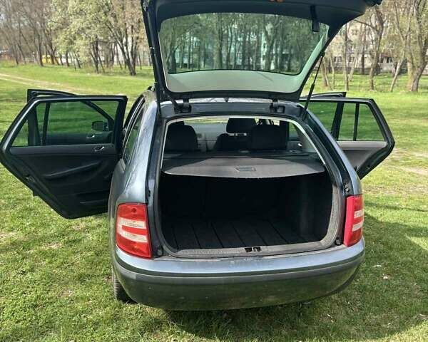 Сірий Шкода Фабія, об'ємом двигуна 1.4 л та пробігом 193 тис. км за 4800 $, фото 24 на Automoto.ua