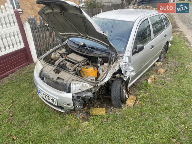 Сірий Шкода Фабія, об'ємом двигуна 1.4 л та пробігом 253 тис. км за 1300 $, фото 3 на Automoto.ua