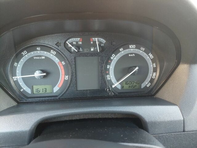 Серый Шкода Фабия, объемом двигателя 1.4 л и пробегом 160 тыс. км за 3950 $, фото 4 на Automoto.ua