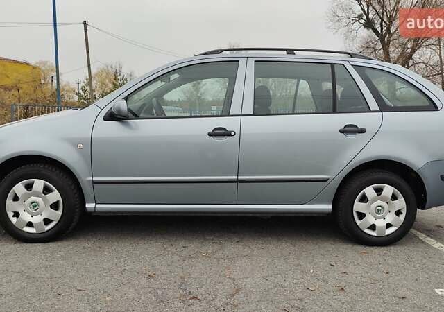 Серый Шкода Фабия, объемом двигателя 1.4 л и пробегом 194 тыс. км за 4900 $, фото 4 на Automoto.ua