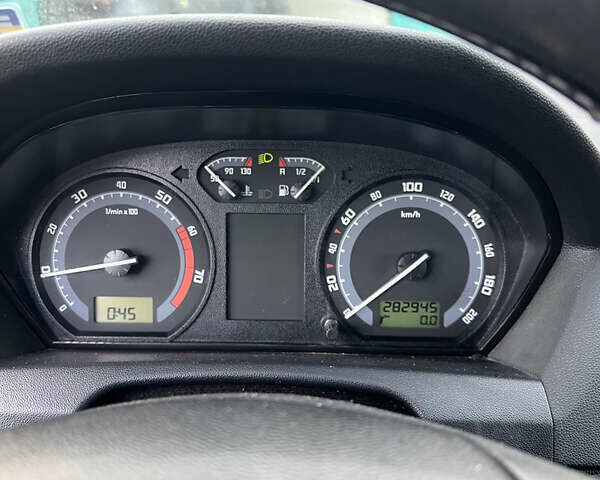 Сірий Шкода Фабія, об'ємом двигуна 1.2 л та пробігом 283 тис. км за 3500 $, фото 6 на Automoto.ua